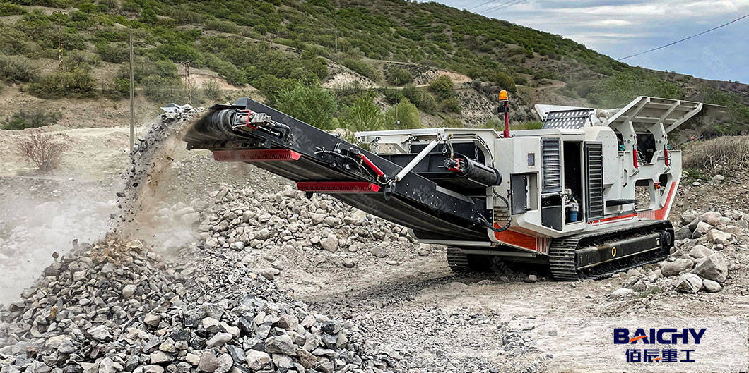 Tracked-Mobile-Stone-Crusher-for-Basalt-Crushing-01.jpg